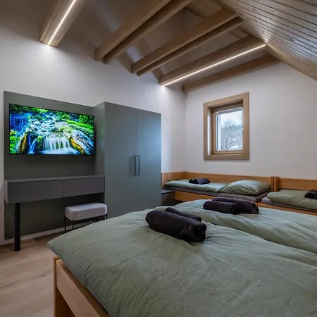 V Oblakoch Holiday home Oscadnica
